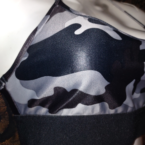 Women’Koral Sweeper Gray CamoActivewear Racerback Sports bra Top - Picture 8 of 15